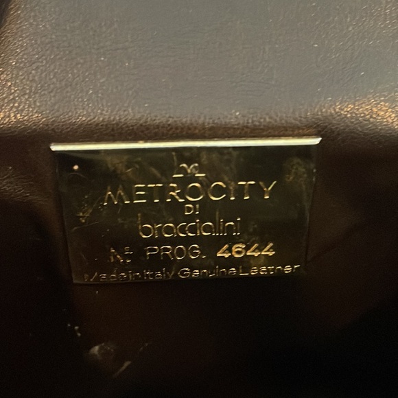 Metrocity Leather Purse - Picture 5 of 5